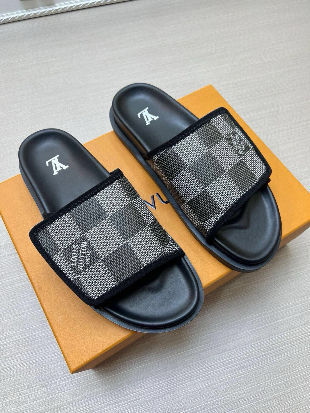 5QE3ZDE Stylish Slippers