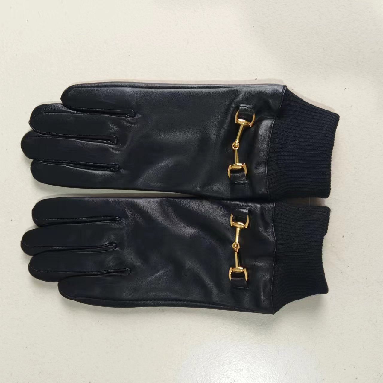 24A87SDE Stylish gloves