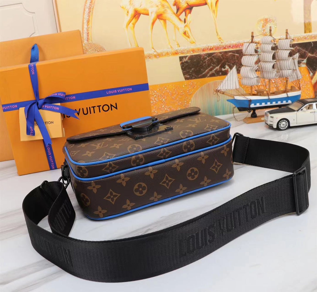 2XE137BDE Stylish leather bag