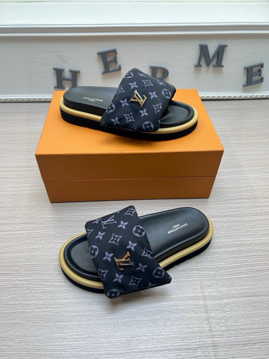 5QE10ZDE Stylish Slippers