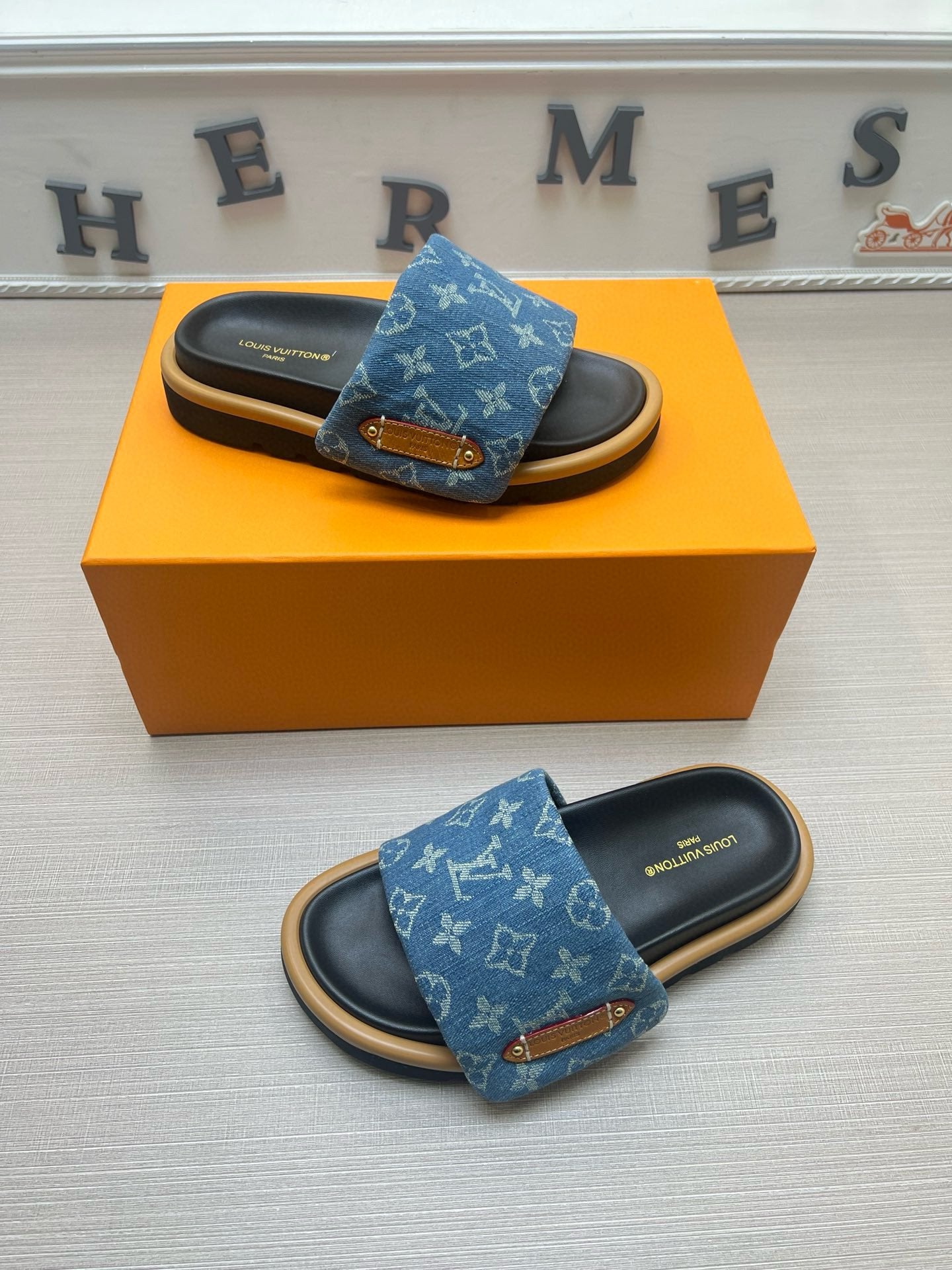 54E100ZDE Stylish slippers Sole thickness 5cm