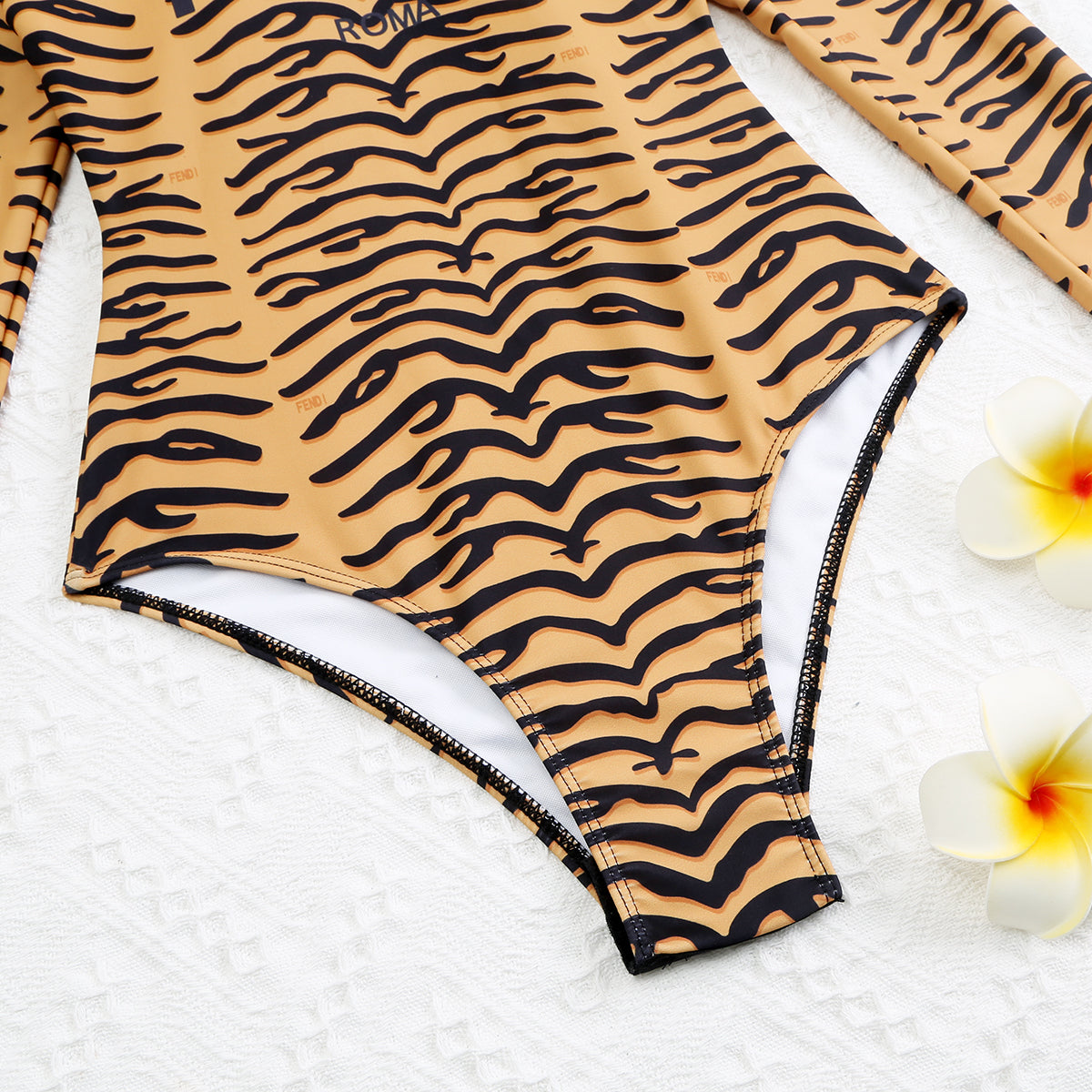 14D102YDE Stylish Long sleeve swimsuit