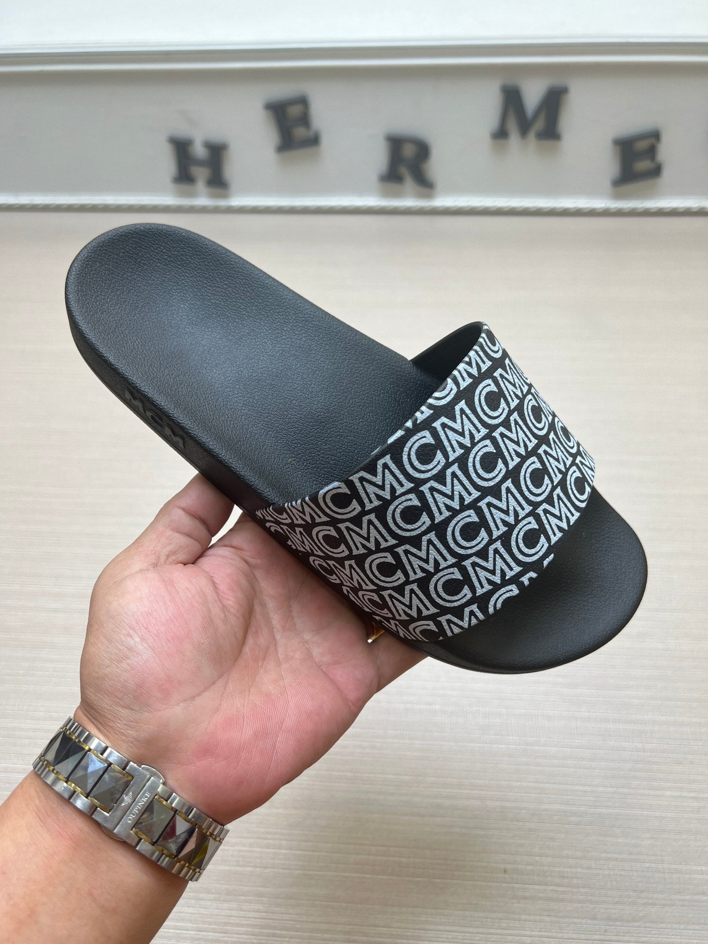 54M45ZDE Stylish slippers