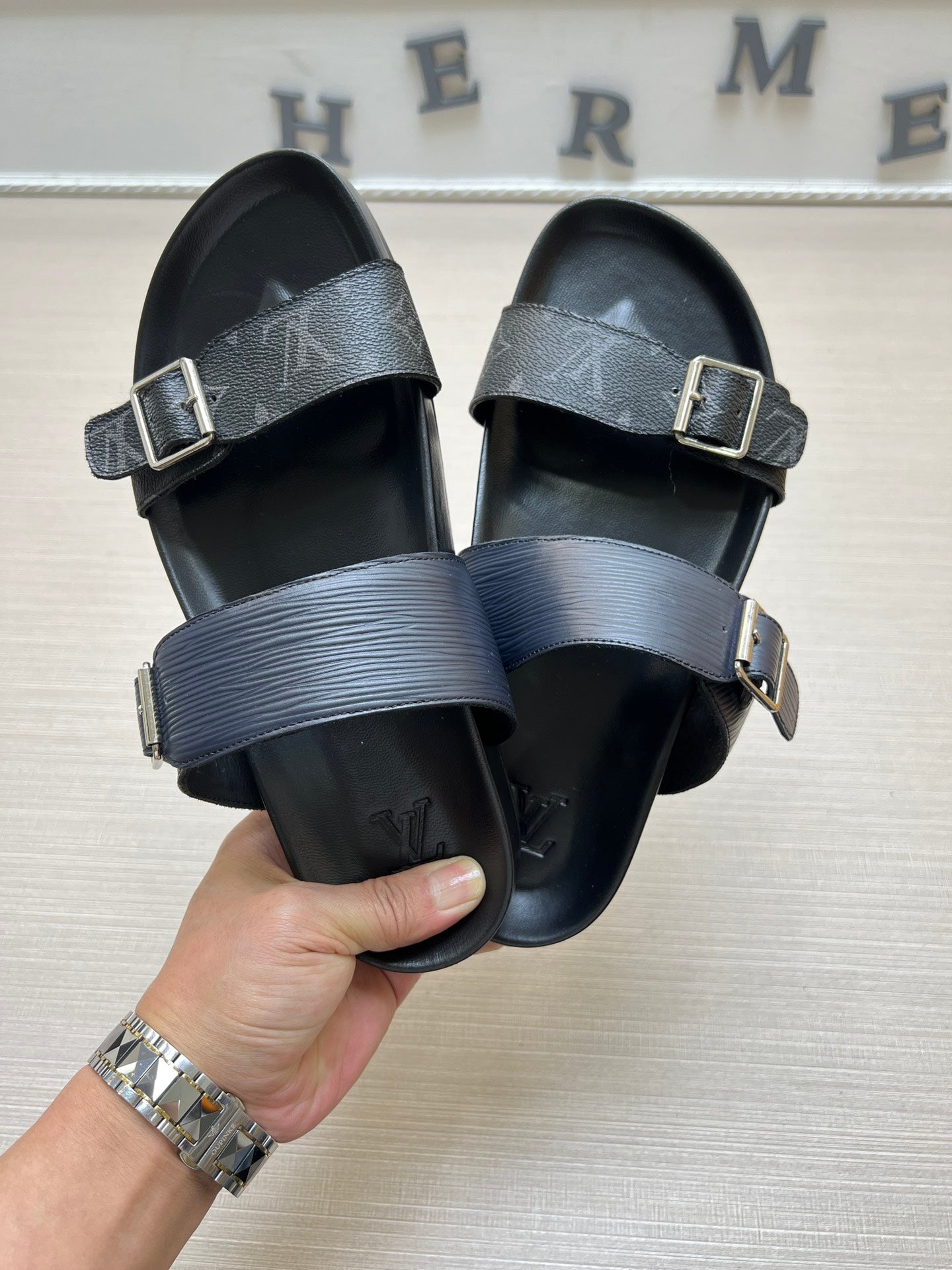 54E87ZDE Stylish slippers