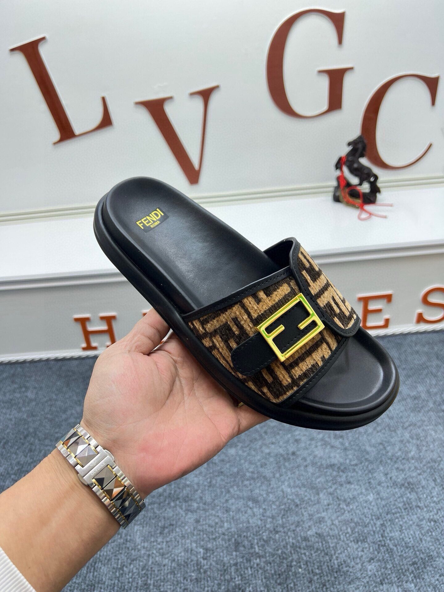 54F37ZDE Stylish slippers