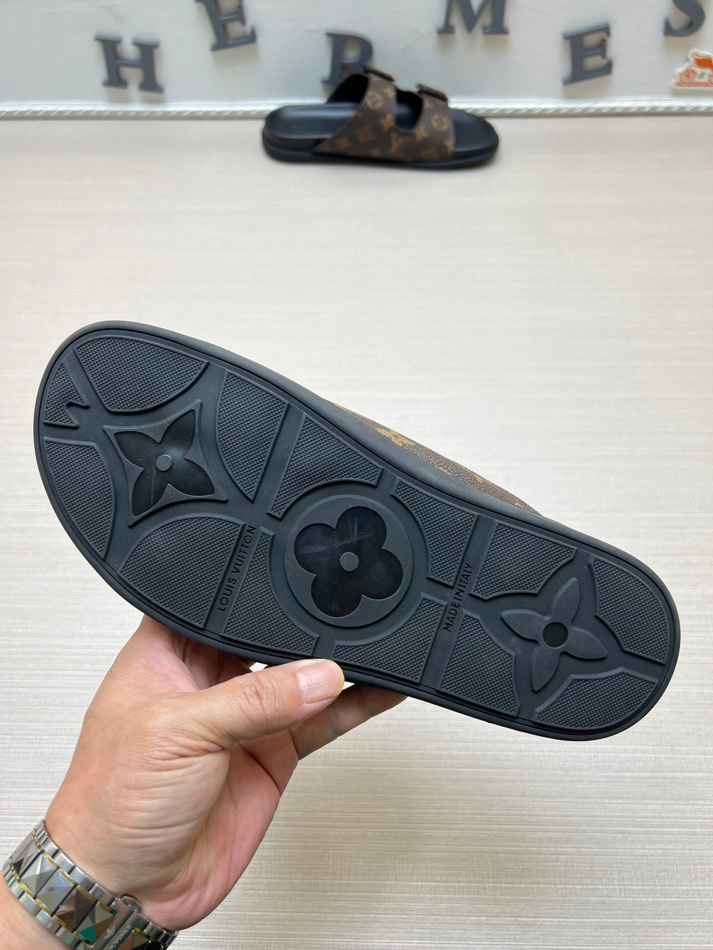 54E57ZDE Stylish slippers