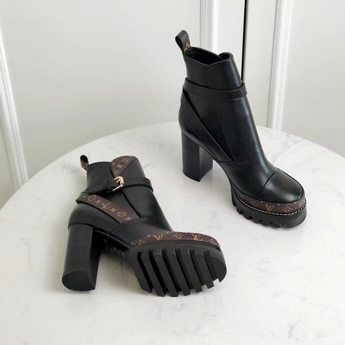 2E01ZDE Stylish Boots