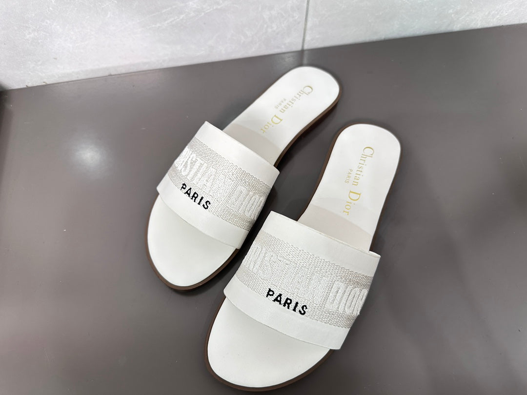 14D32ZDE Stylish slippers