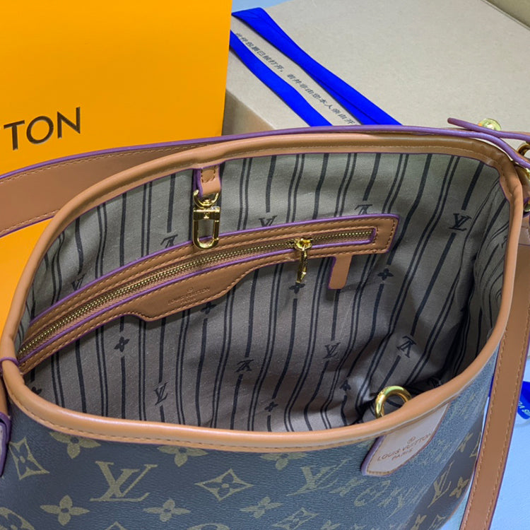AE01BDE Stylish leather bag