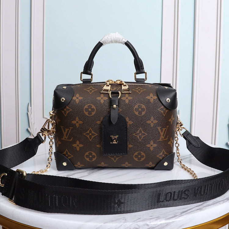 1E33BDE Stylish leather bag