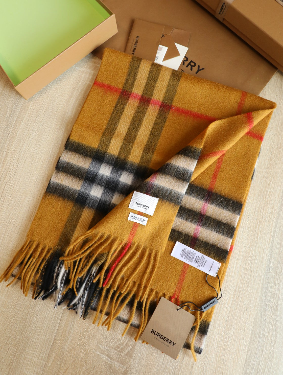 185ZR3WDE Stylish Winter Scarves