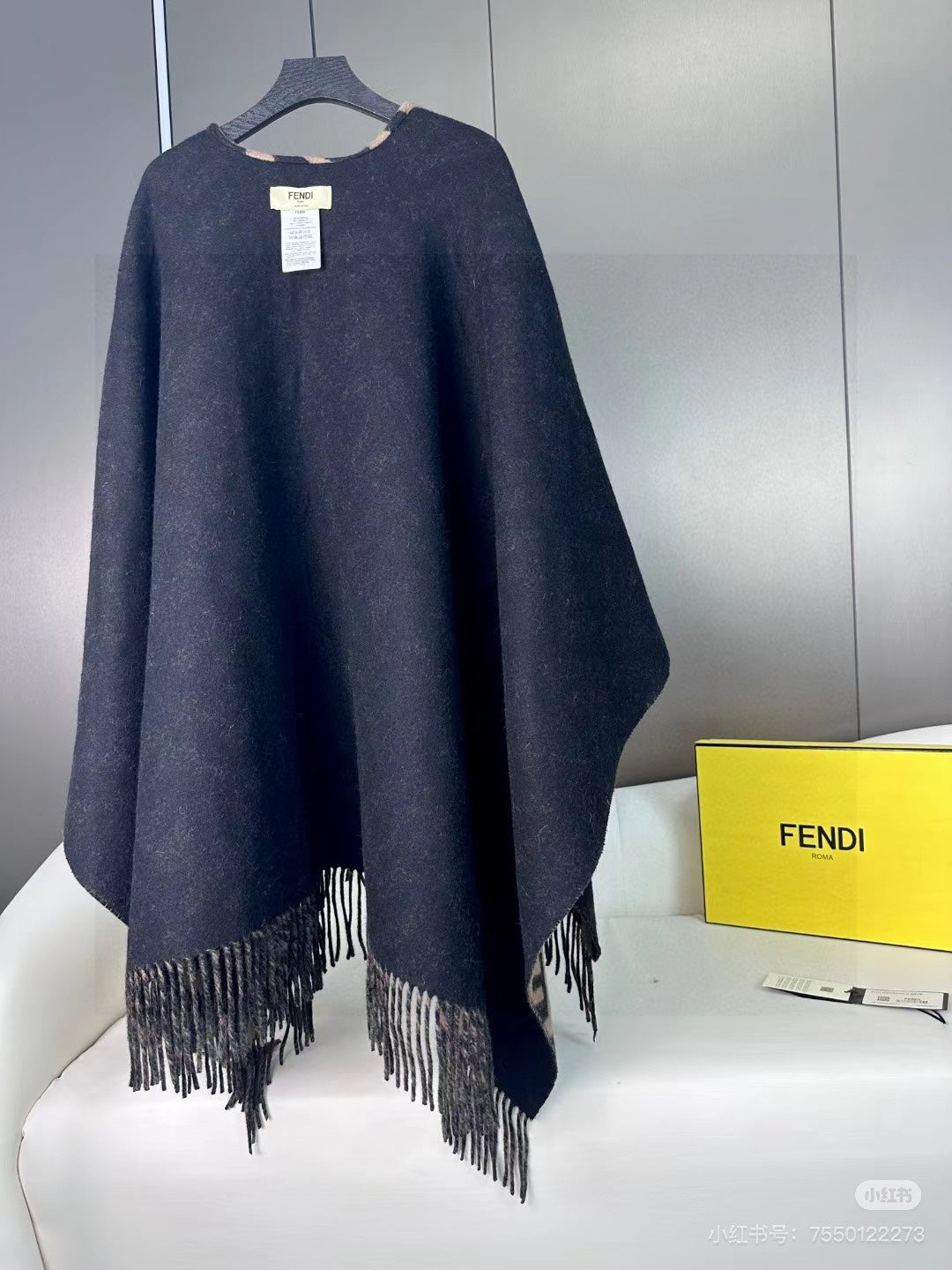 175RF53WDE Stylish cape