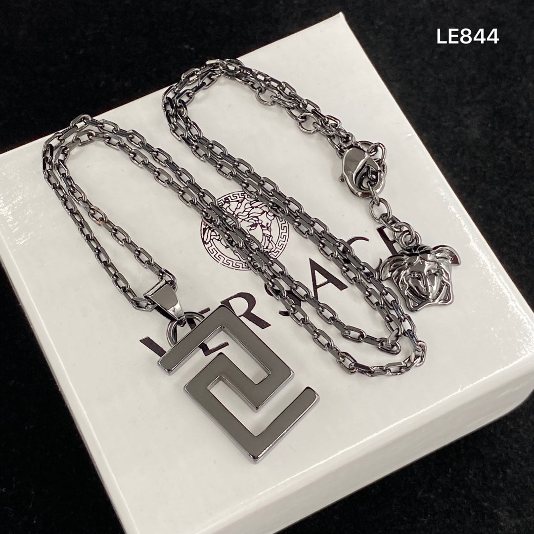 175RV67XDE Stylish Necklace
