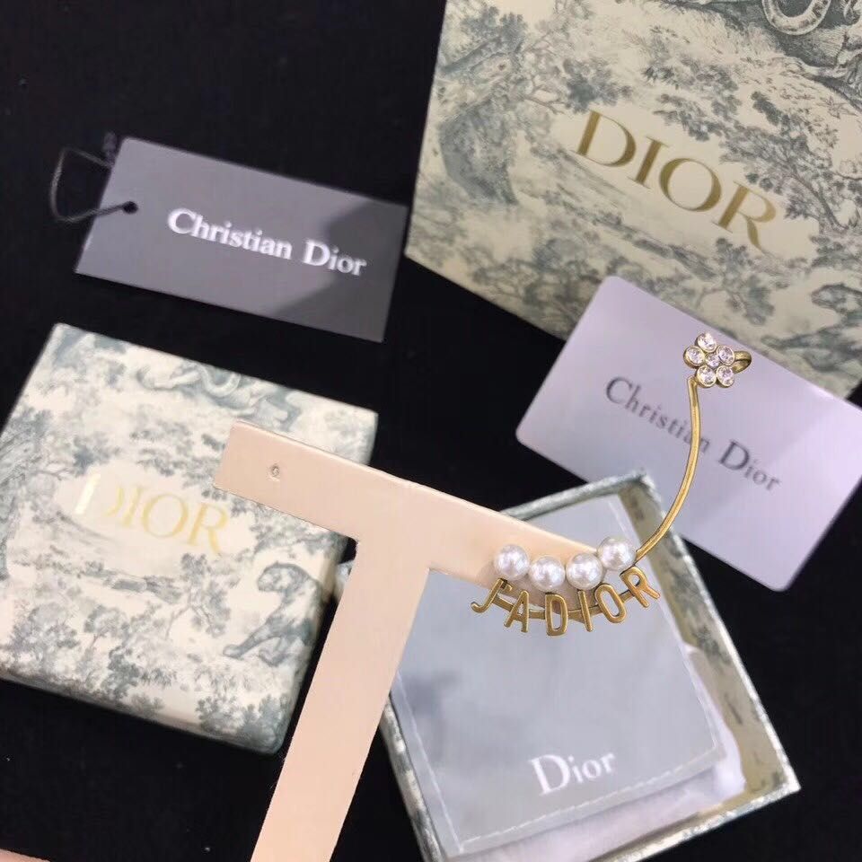 1YD428EDE Stylish Earrings