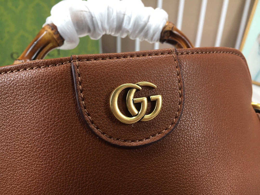 15RB117BDE Stylish leather bag