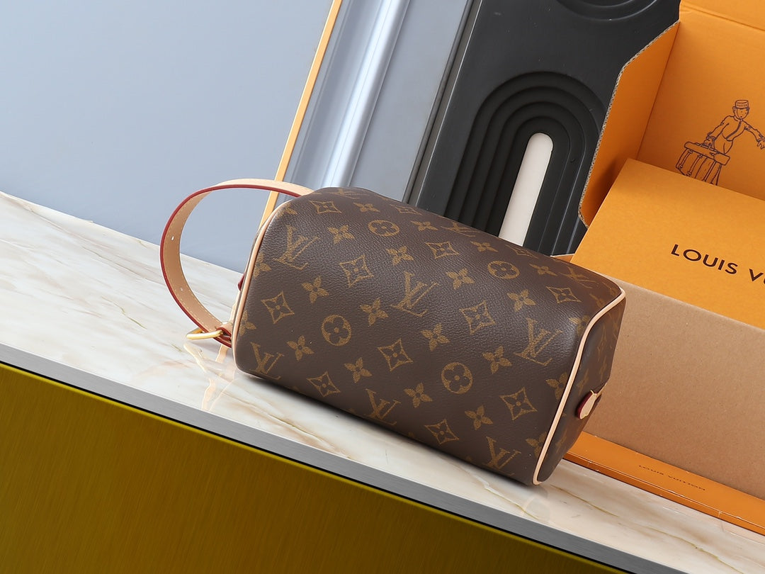 15RE69BDE Stylish leather bag