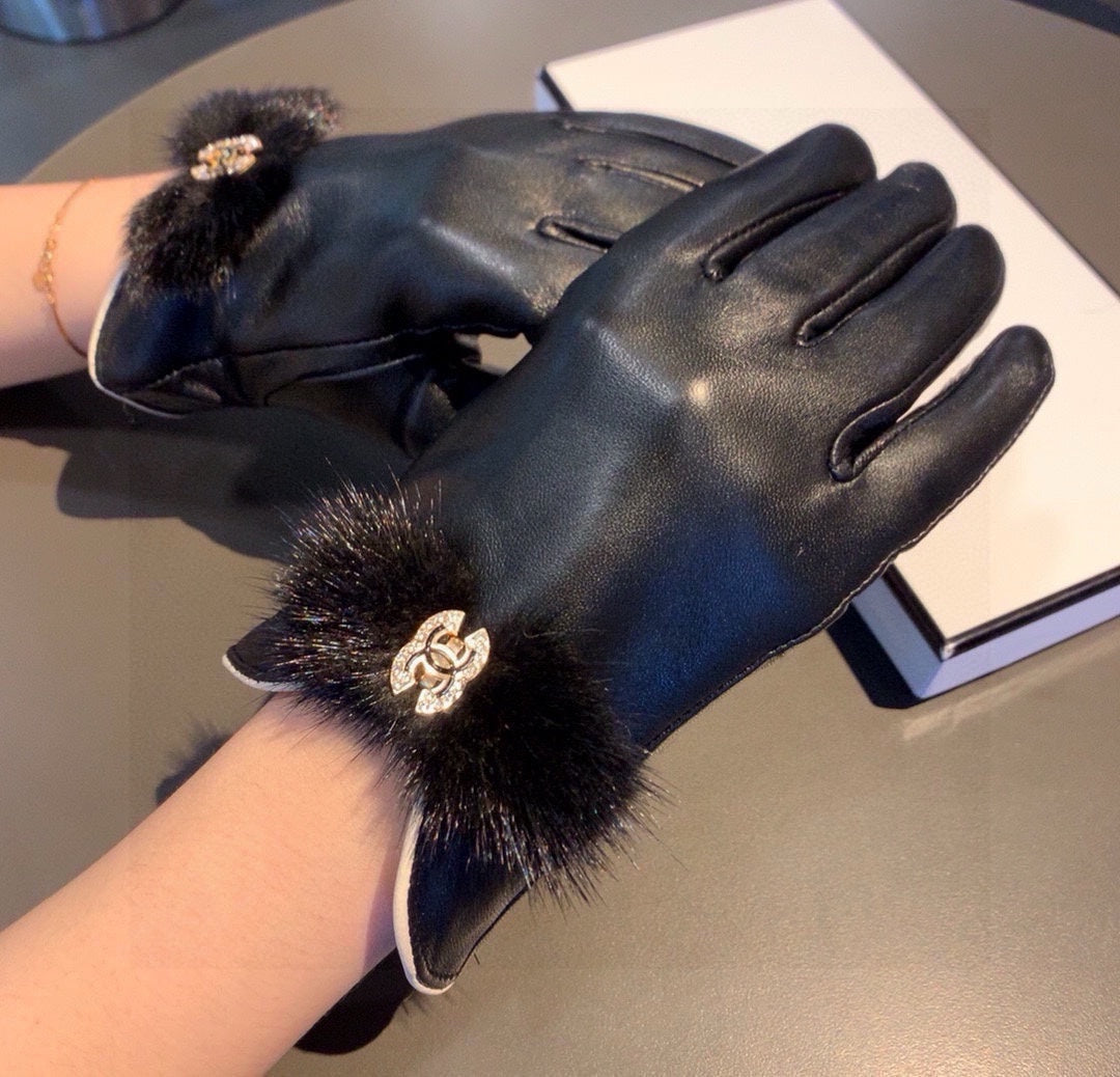 14C15SDE Stylish sheepskin gloves