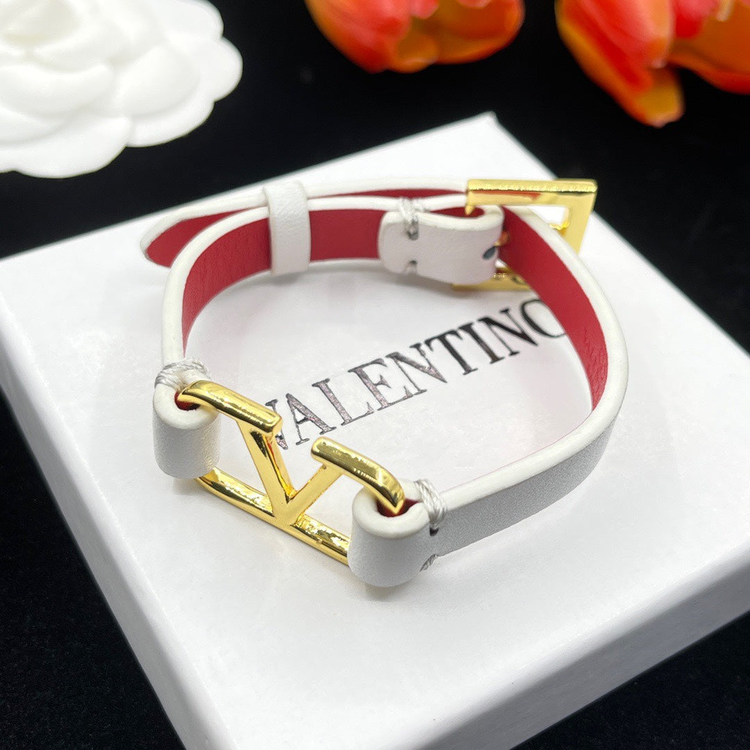 1NVL76KDE Stylish bracelet