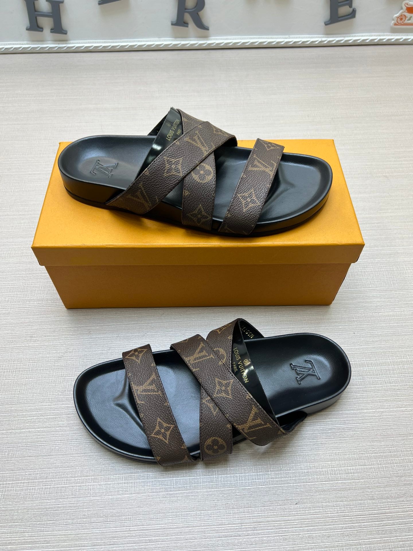 54E89ZDE Stylish slippers