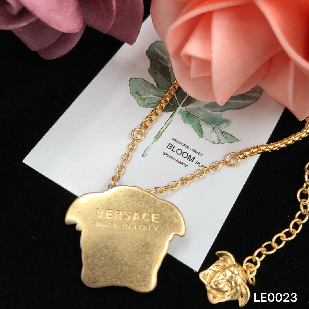 175RV49XDE Stylish Necklaces