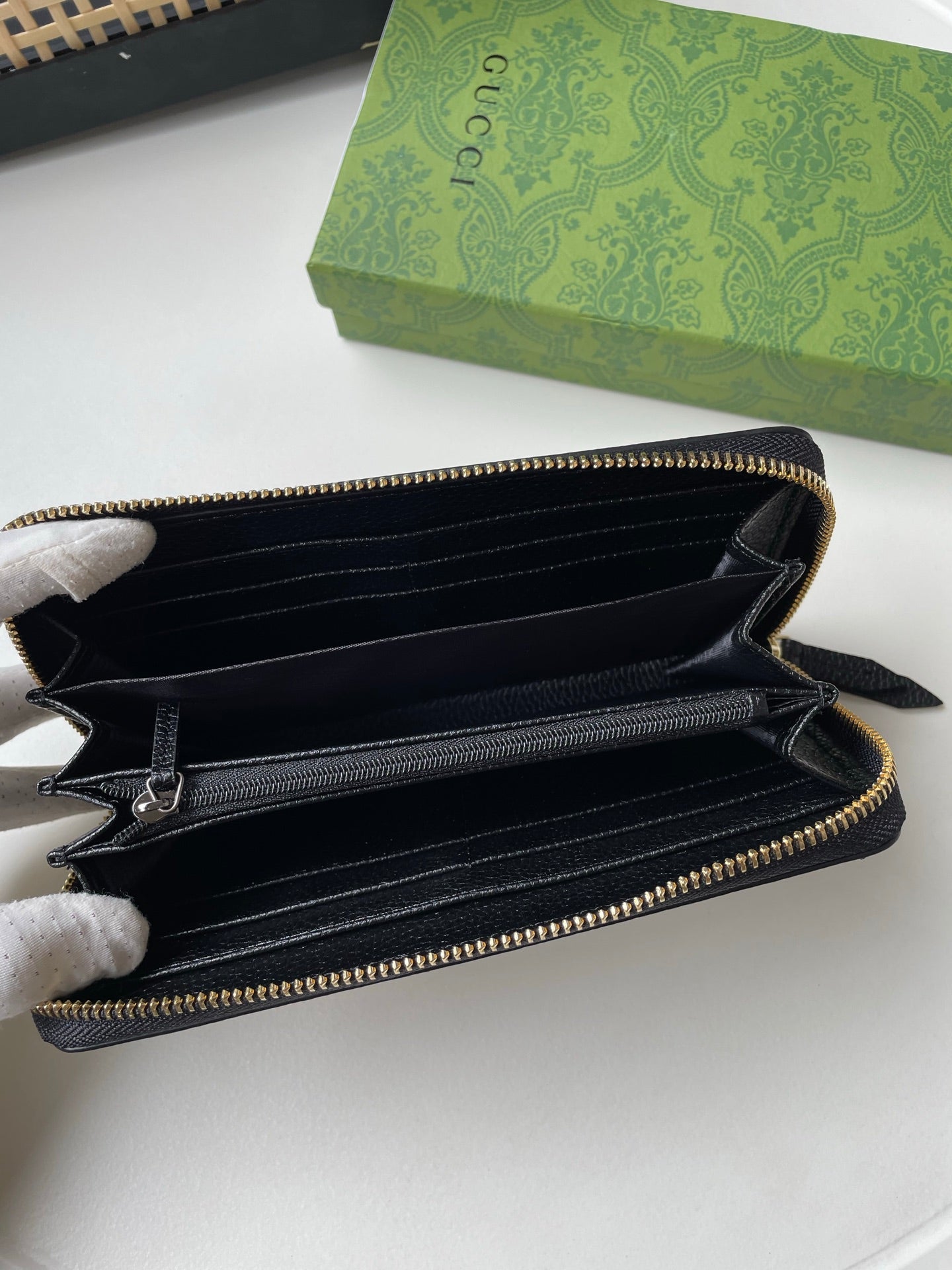 15RB70BDE Stylish leather bag