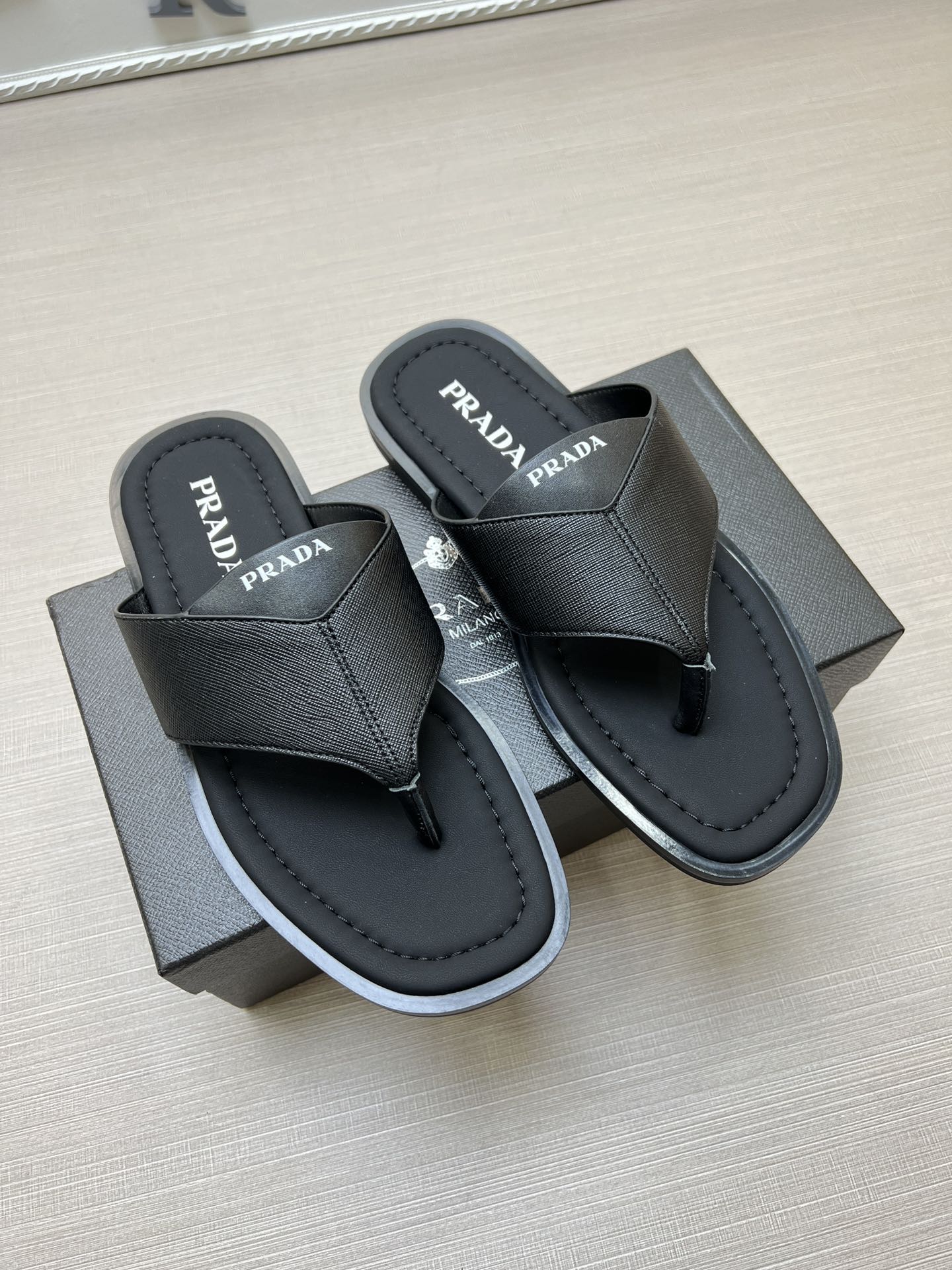 54PD72ZDE Stylish slippers