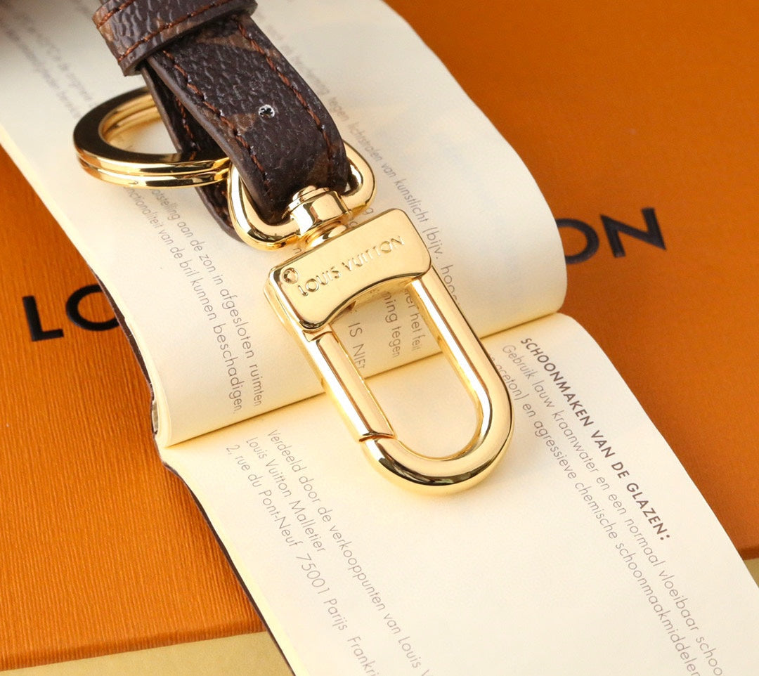 3RE23ADE Stylish key closure