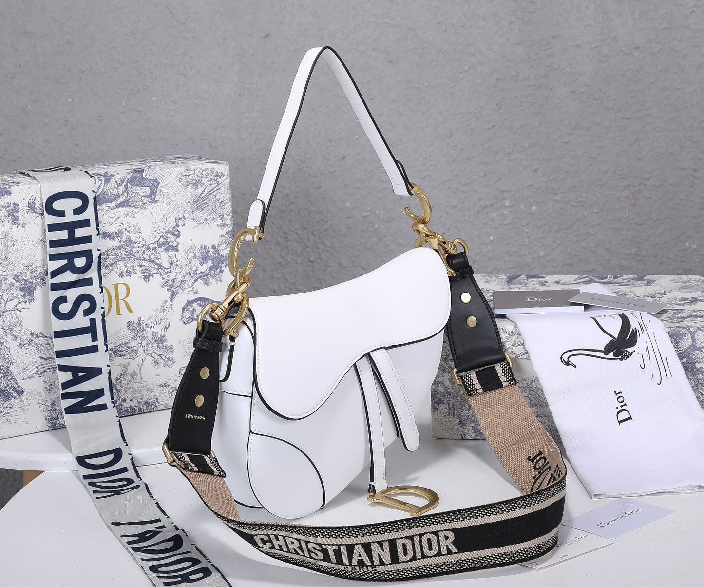 5D11BDE Stylish leather bag
