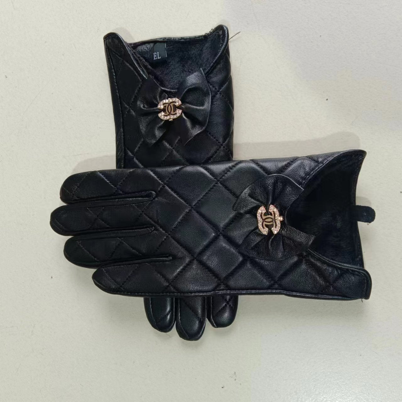 24C86SDE Stylish gloves