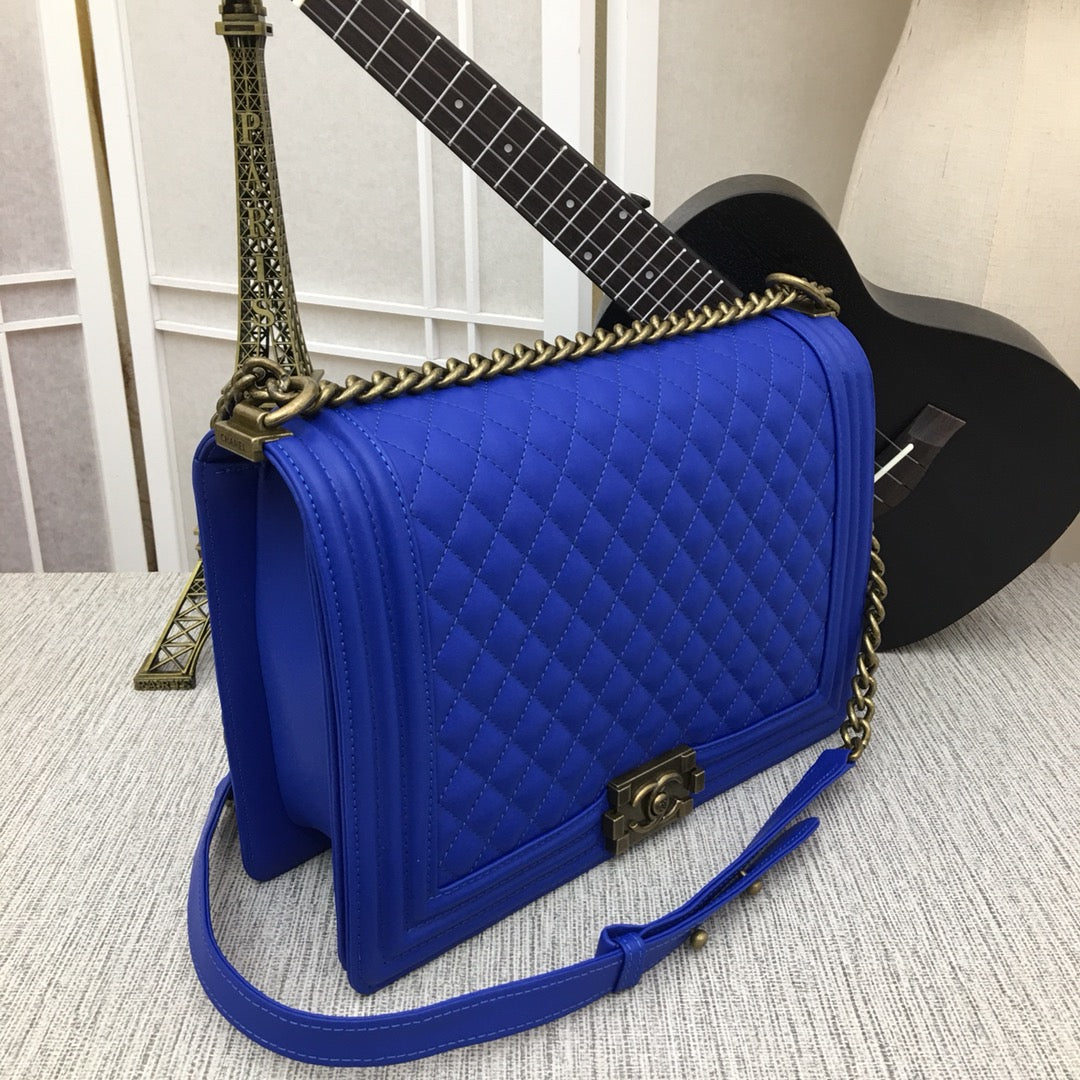 5C60BDE Stylish leather bag