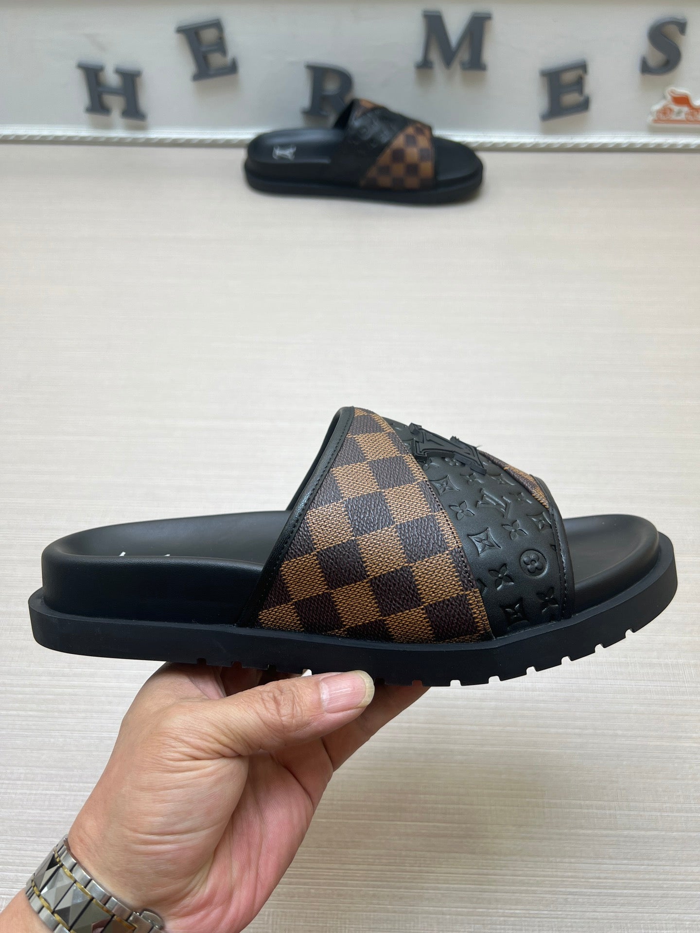 54E2ZDE Stylish slippers