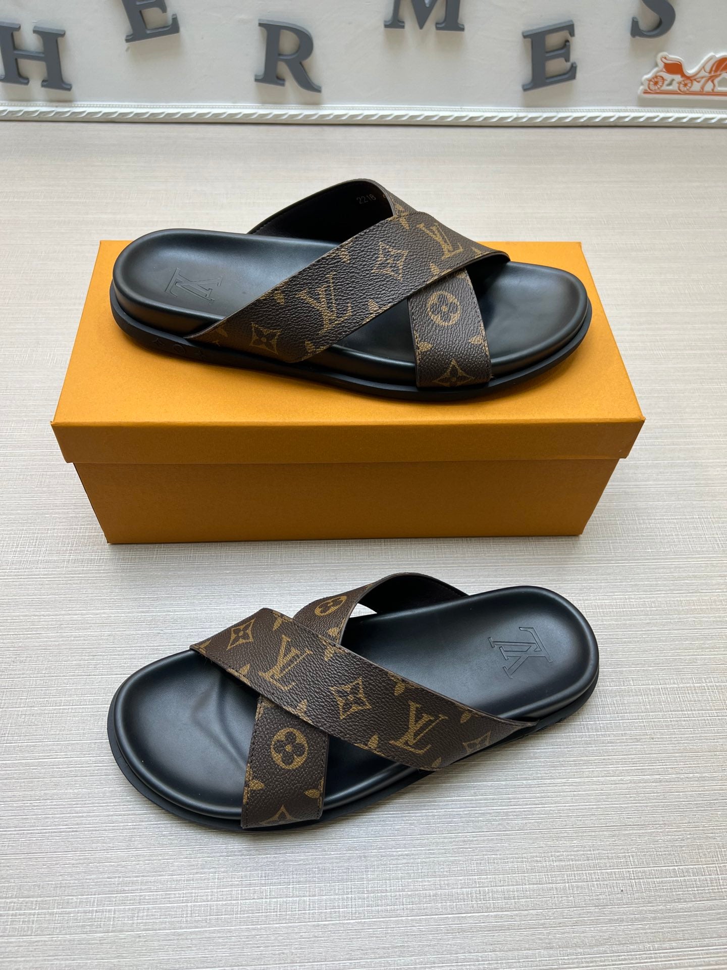 54E57ZDE Stylish slippers