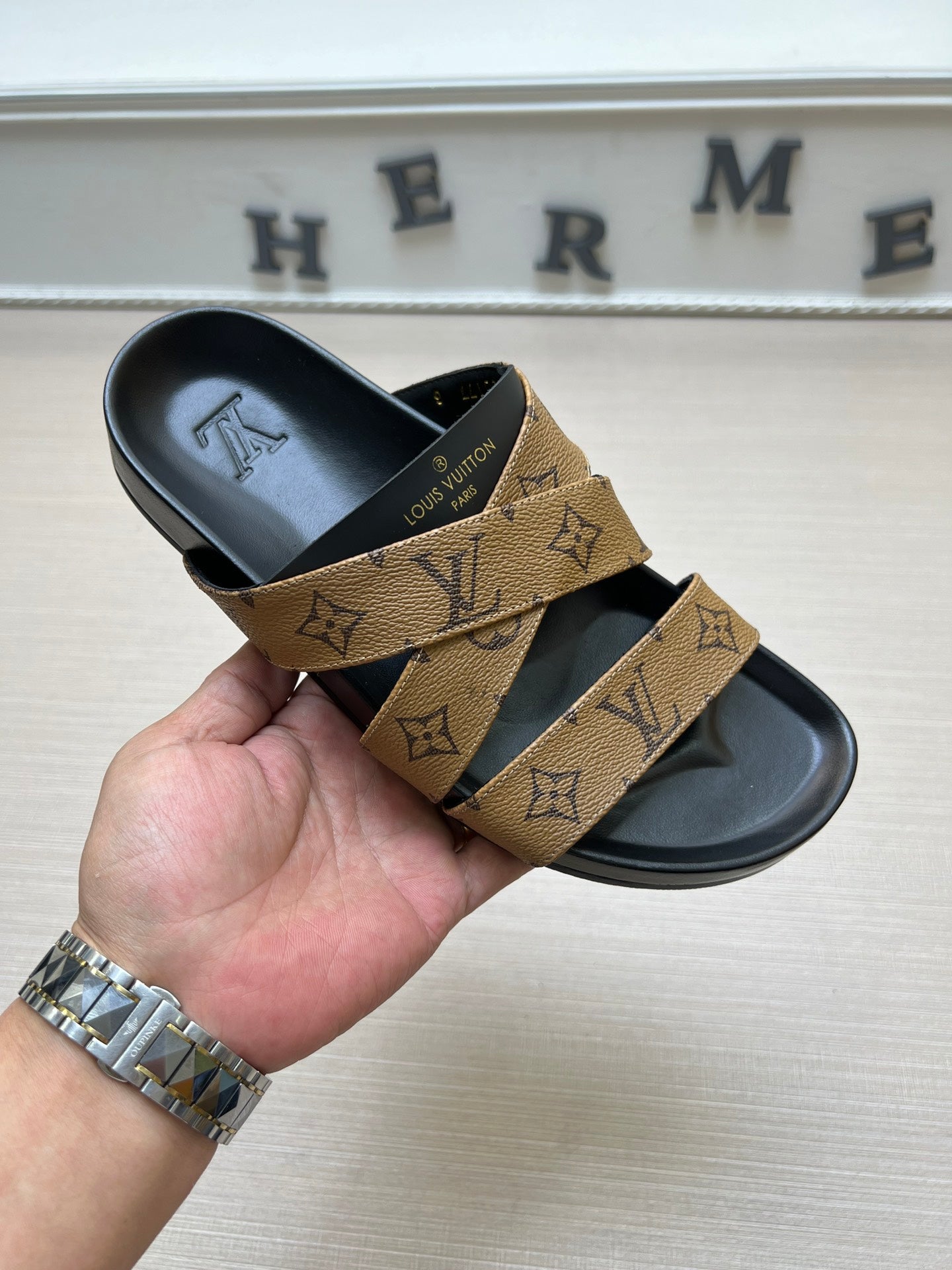 54E89ZDE Stylish slippers