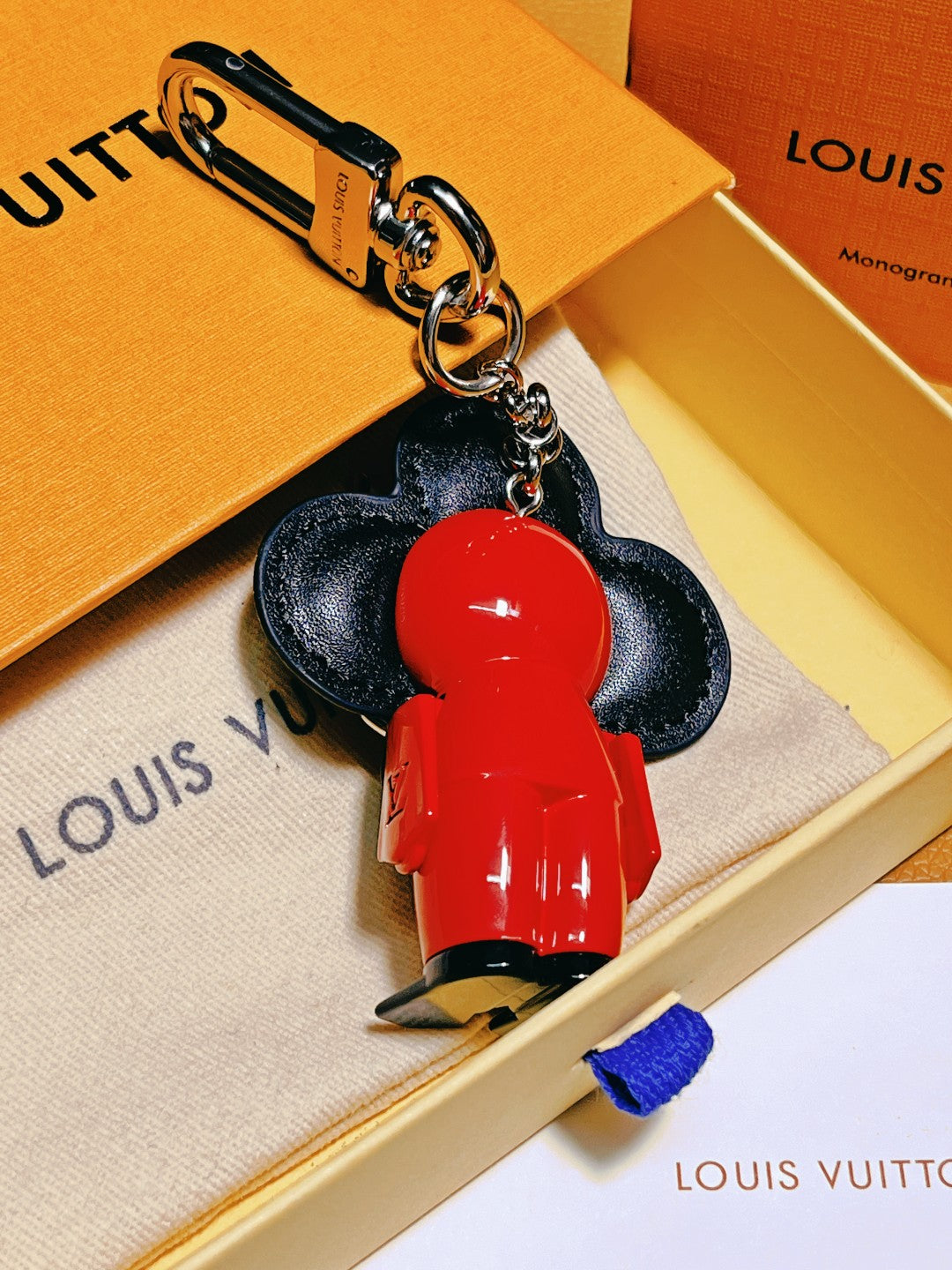 14E32ADE Stylish key closure