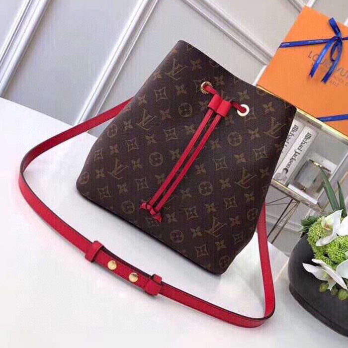 3E81BDE Stylish leather bag