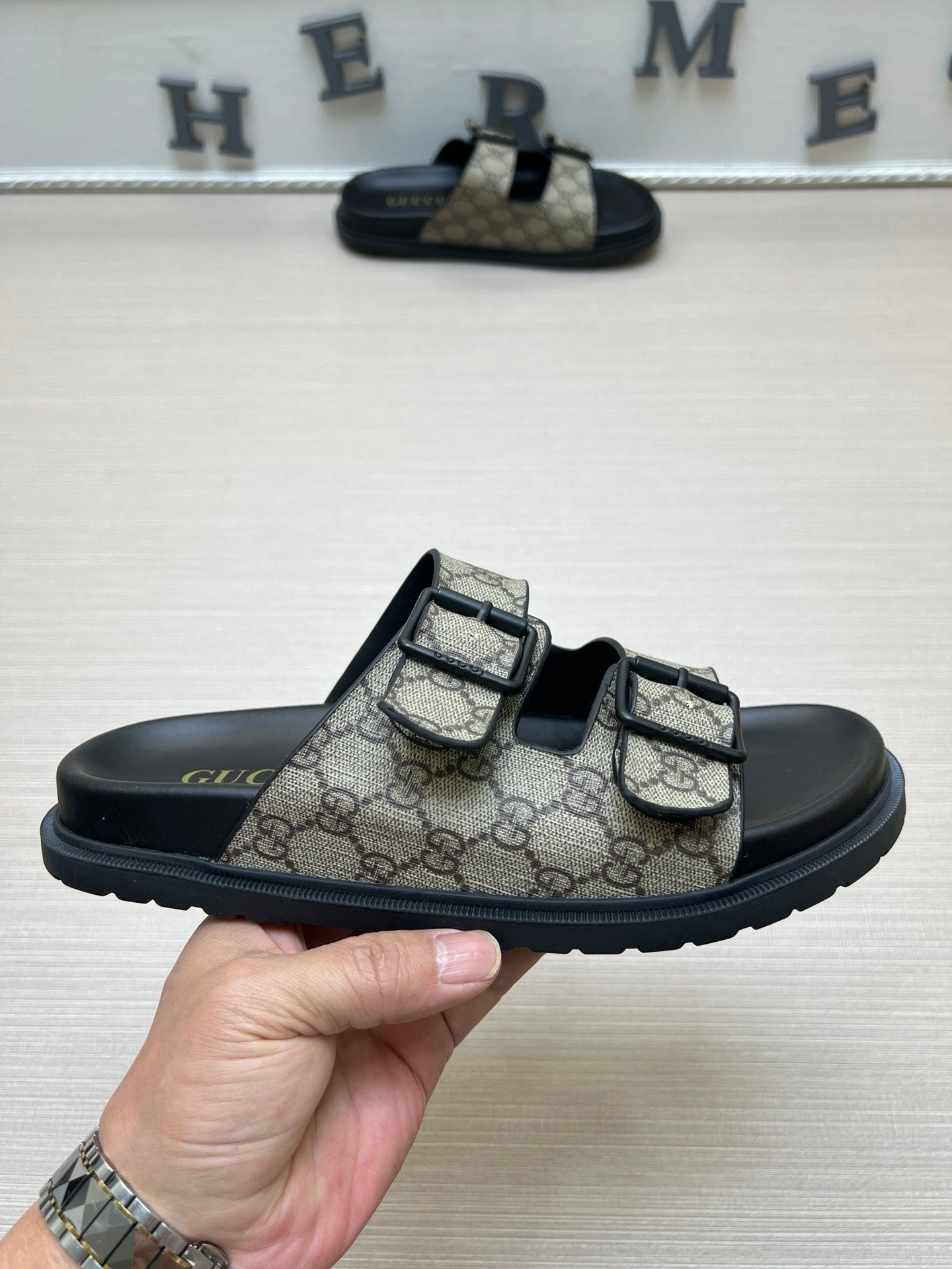 54B90ZDE Stylish slippers