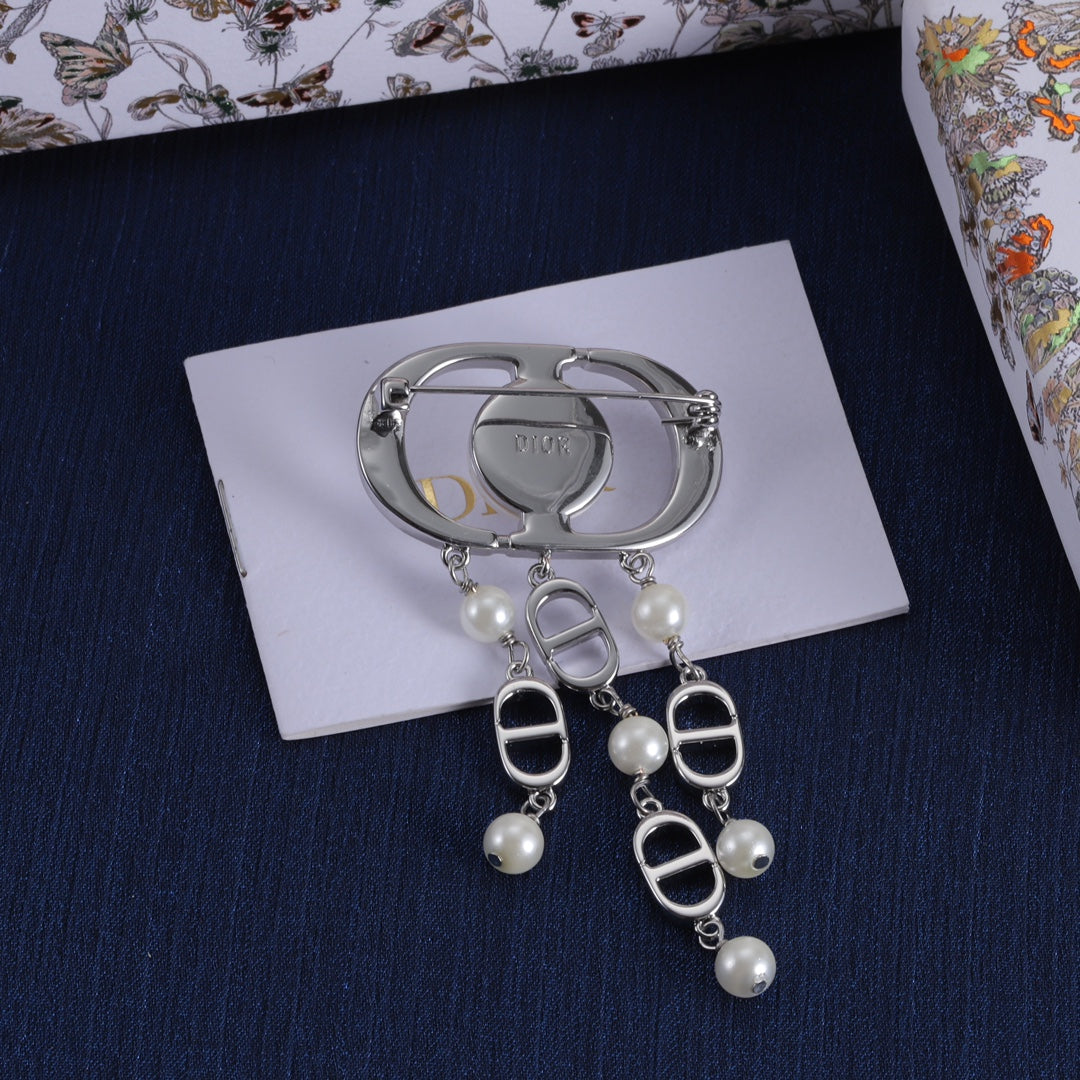 14D554XDE Stylish Brooch
