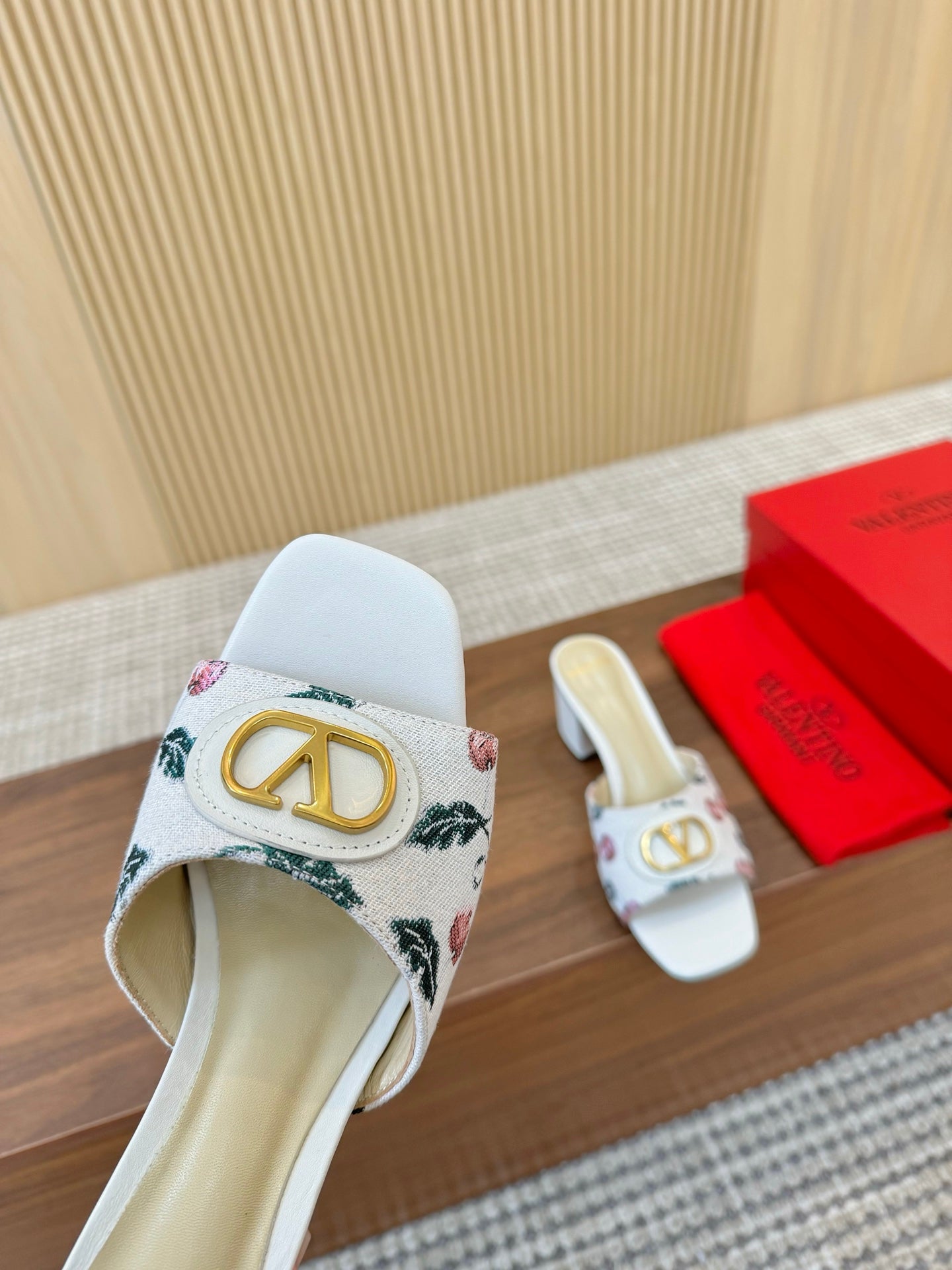 255QVL32ZDE Stylish leather shoes