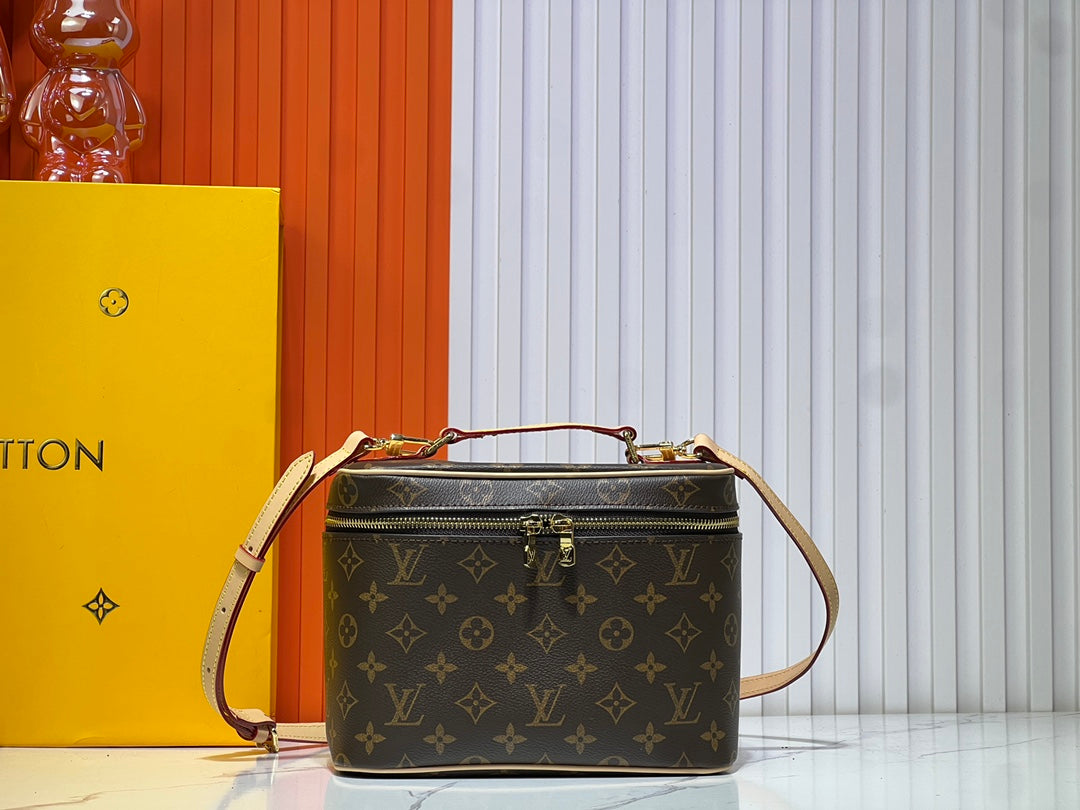 15XE10BDE Stylish leather bag