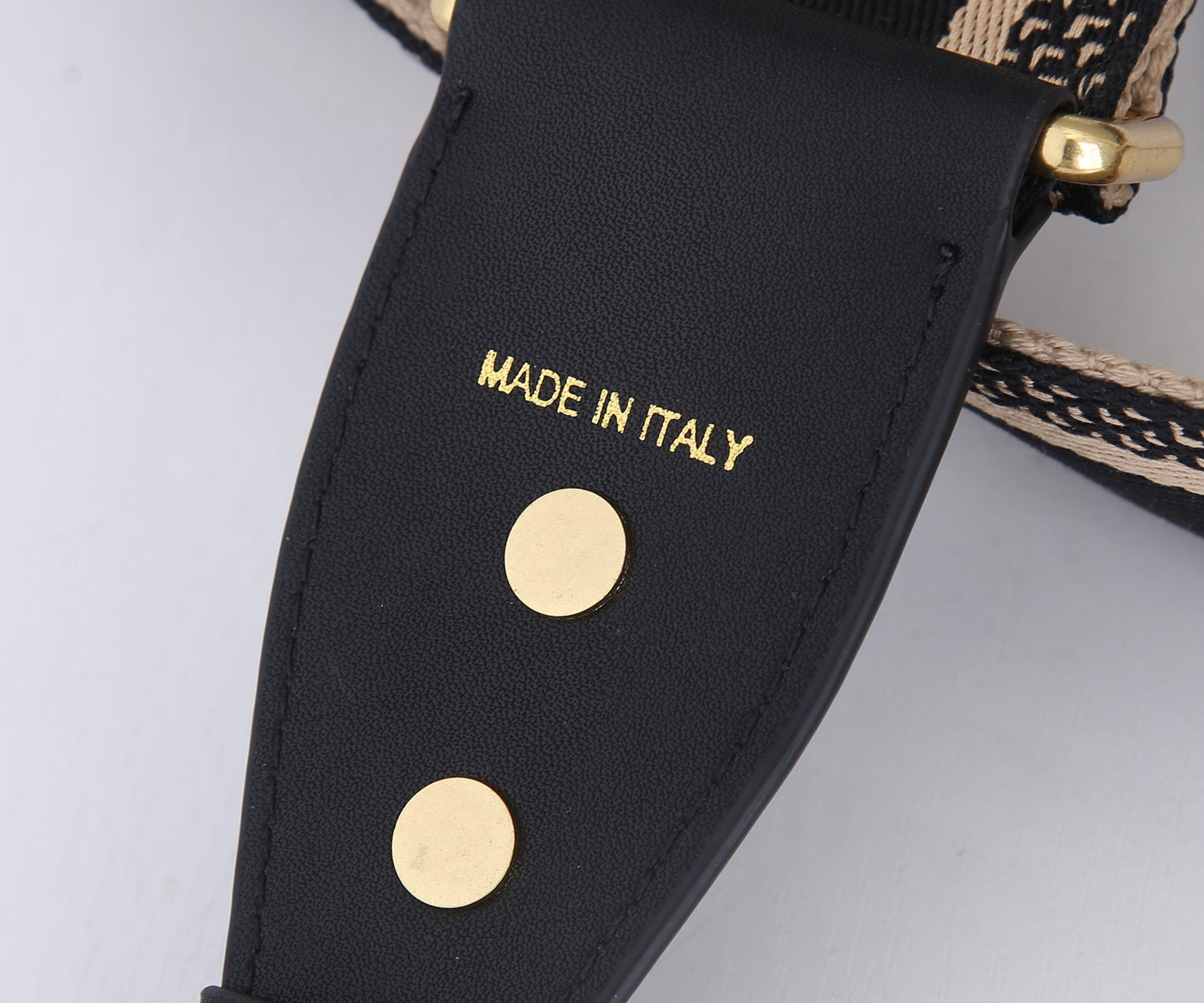 5D11BDE Stylish leather bag