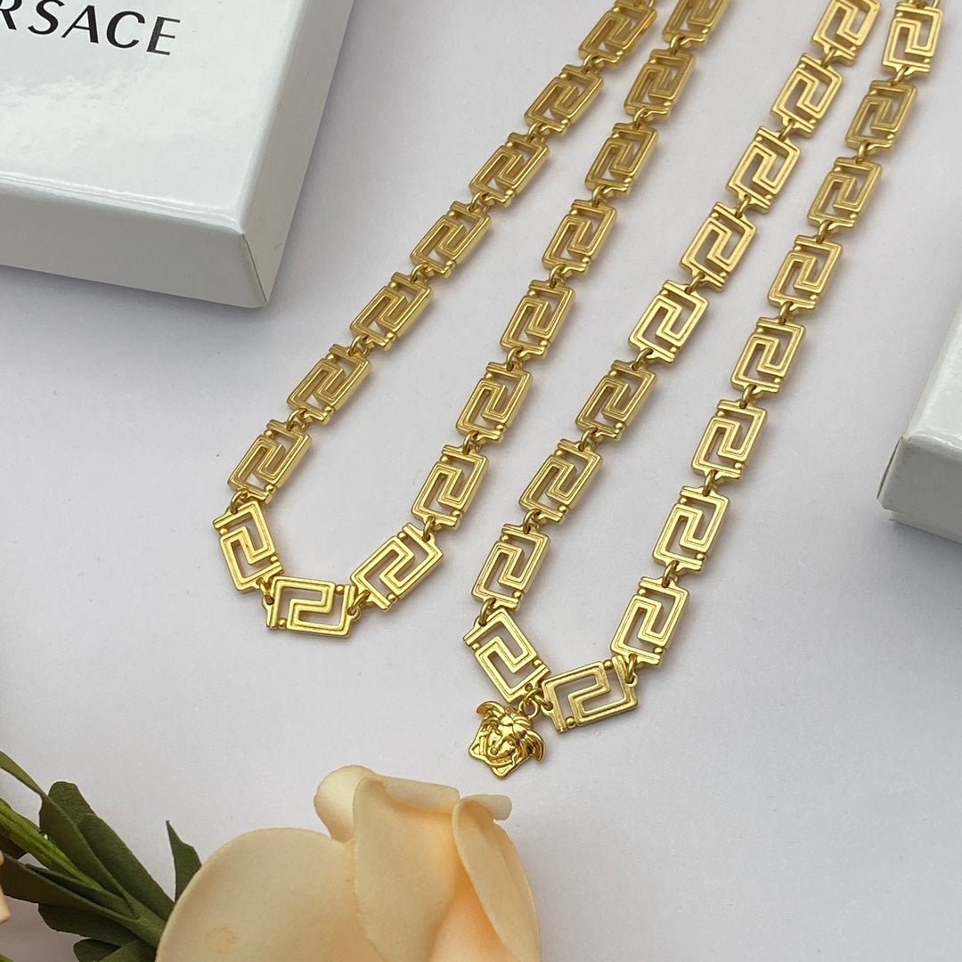 175RV73XDE Stylish Necklace