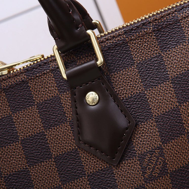 2E16BDE Stylish leather bag