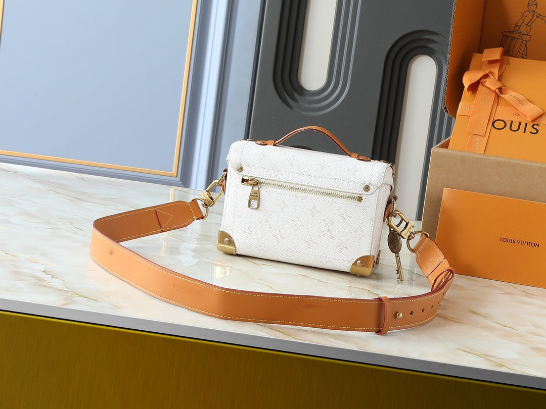 15RE47BDE Stylish leather bag