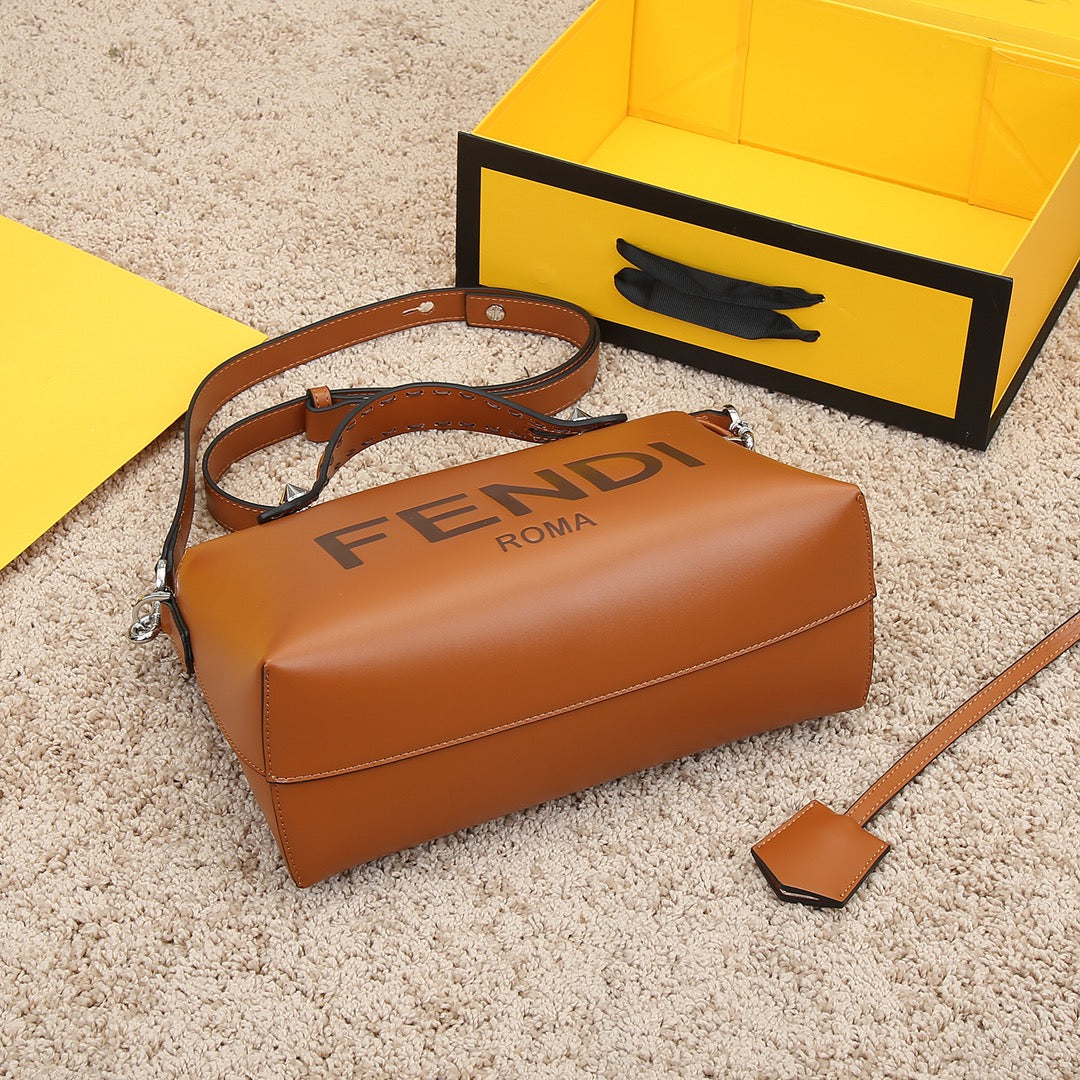 5F41BDE Stylish leather bag