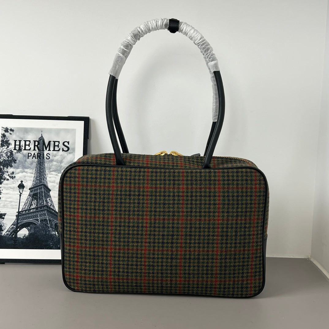 15RA46BDE Stylish bag