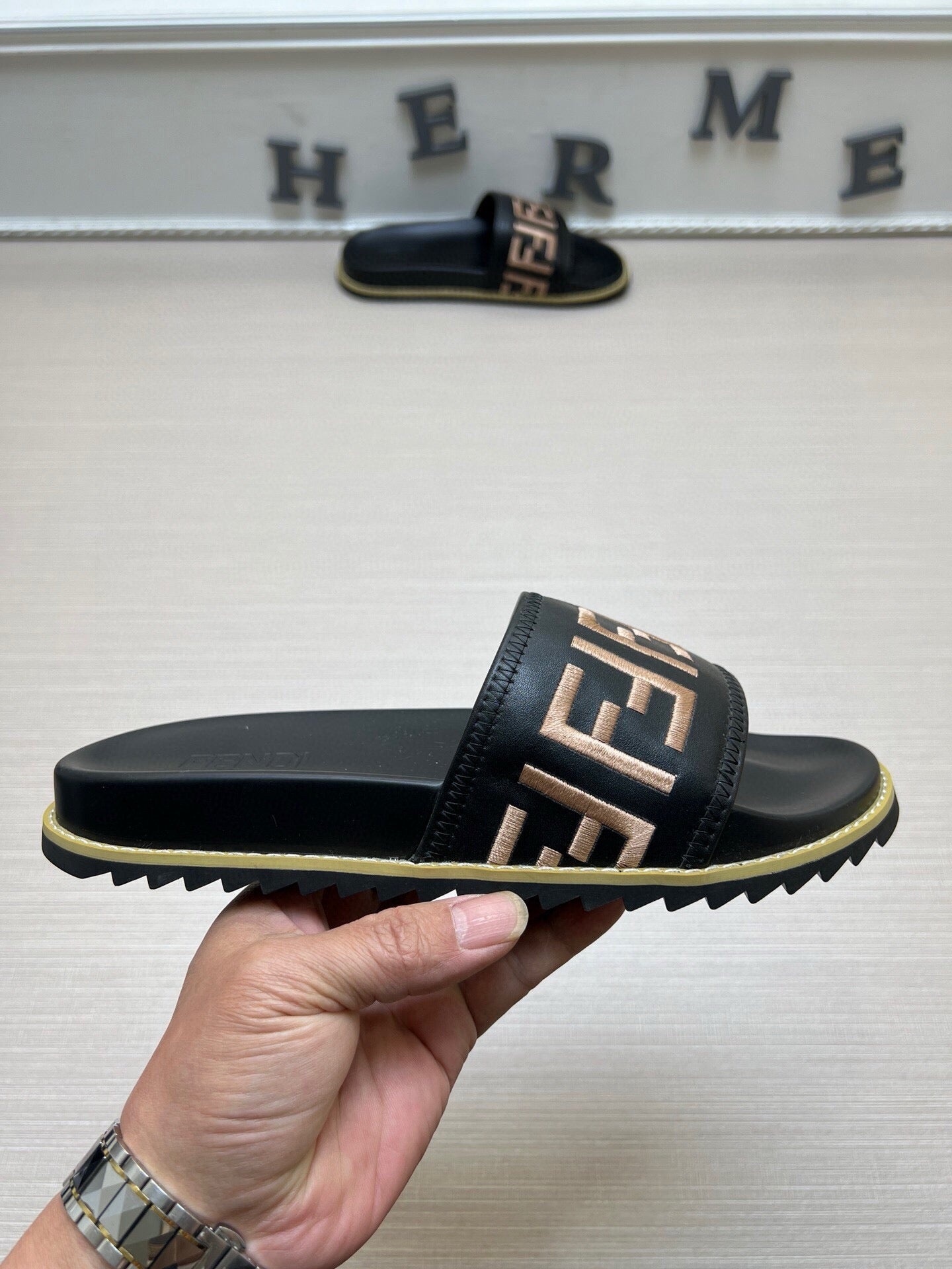 54F25ZDE Stylish slippers
