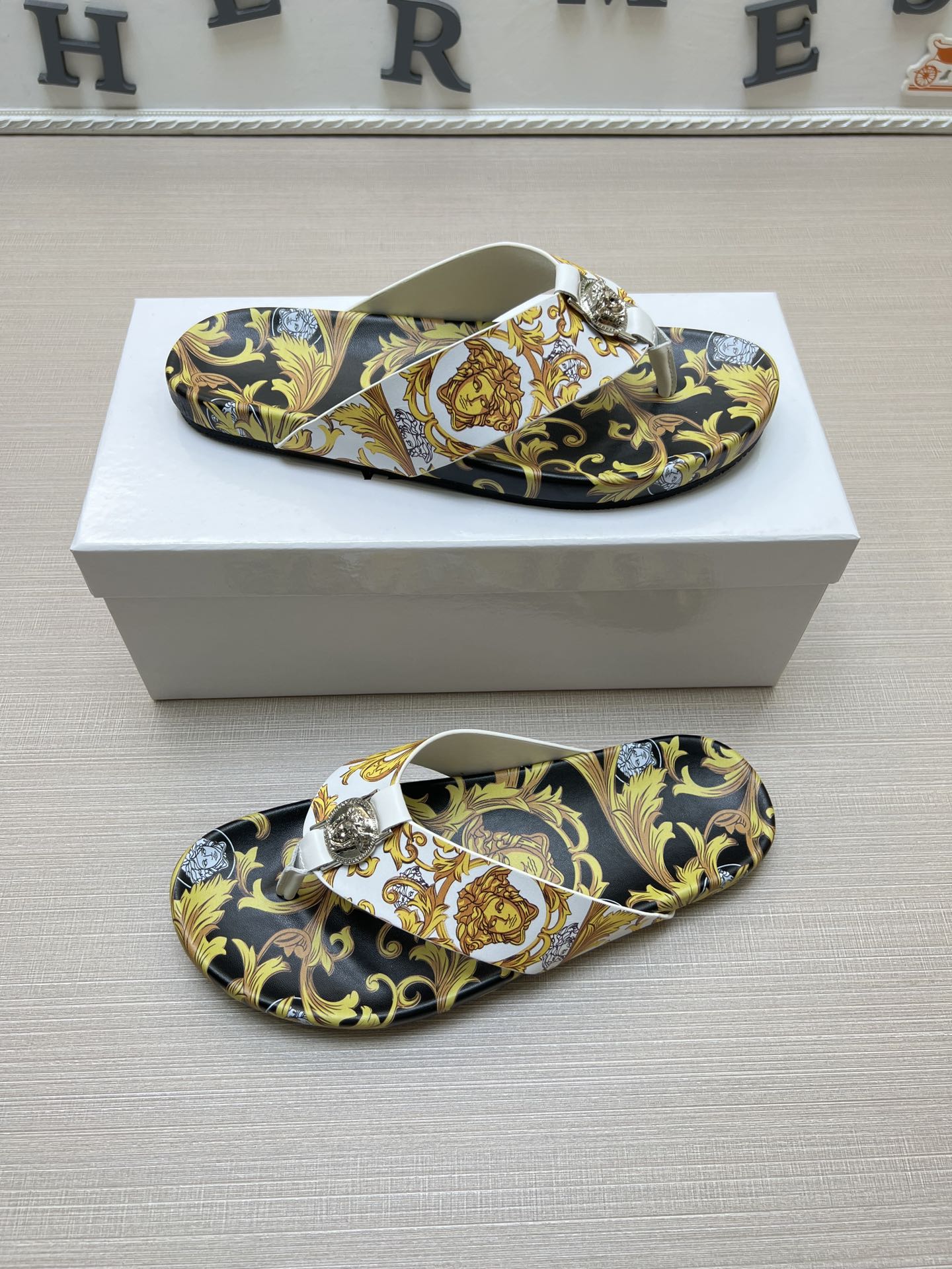 54V96ZDE Stylish slippers
