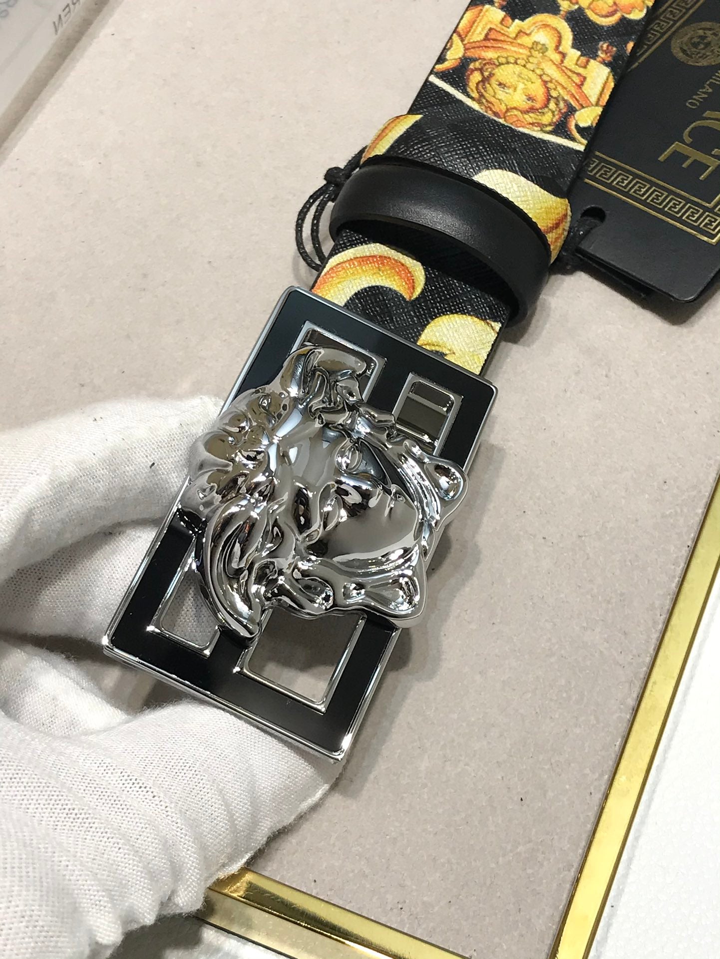 14V82PDE Stylish High quality belt With full package