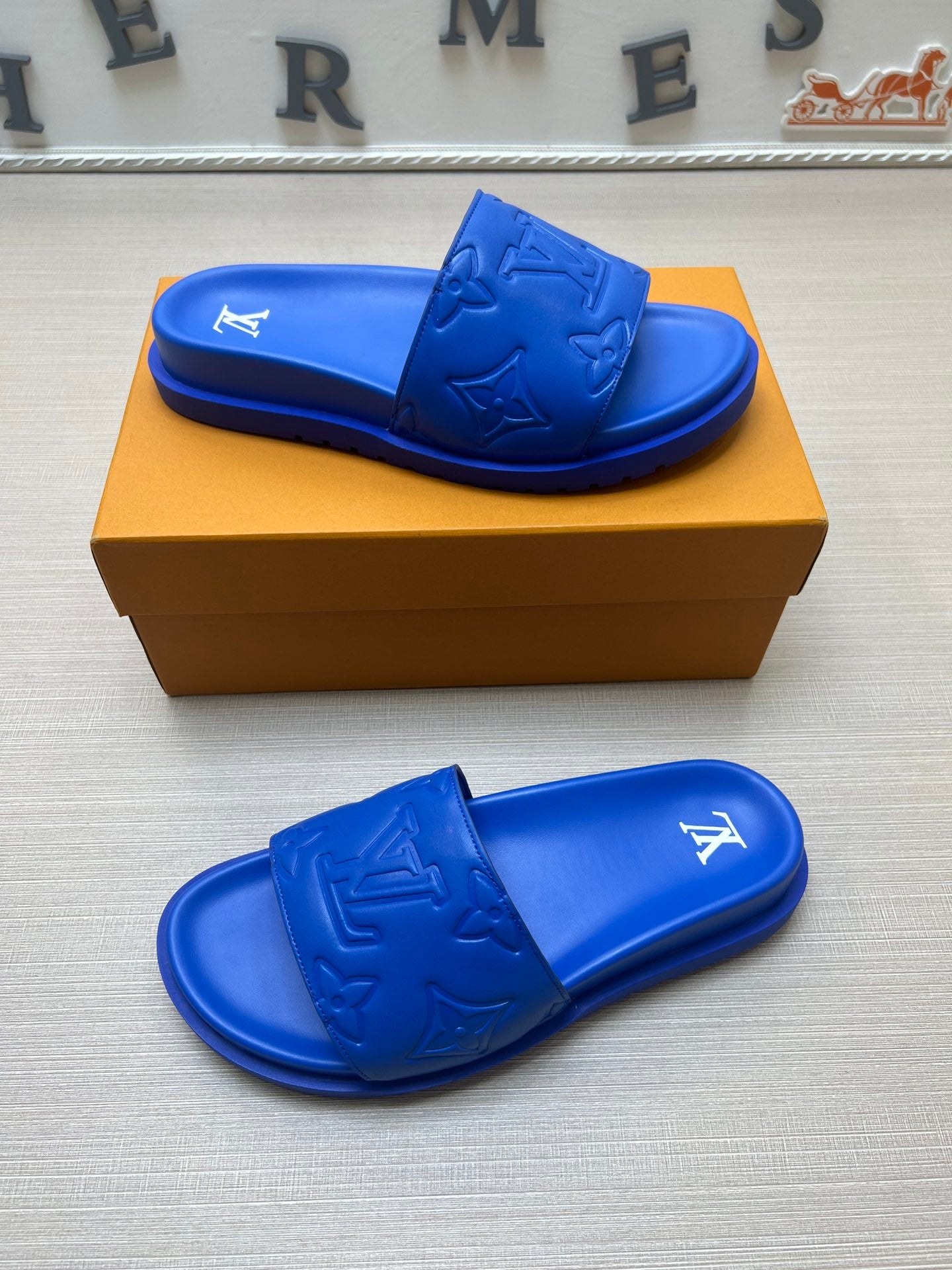 54E3ZDE Stylish slippers