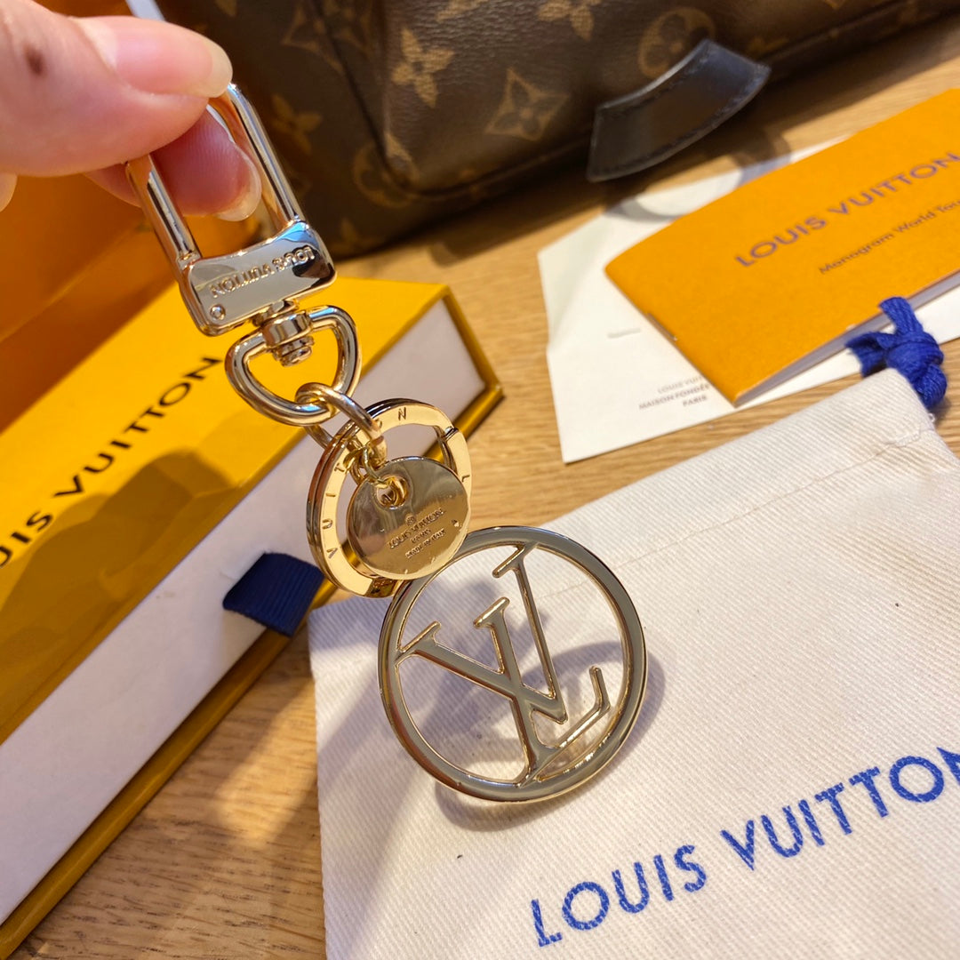 1E15ADE Stylish Keychains